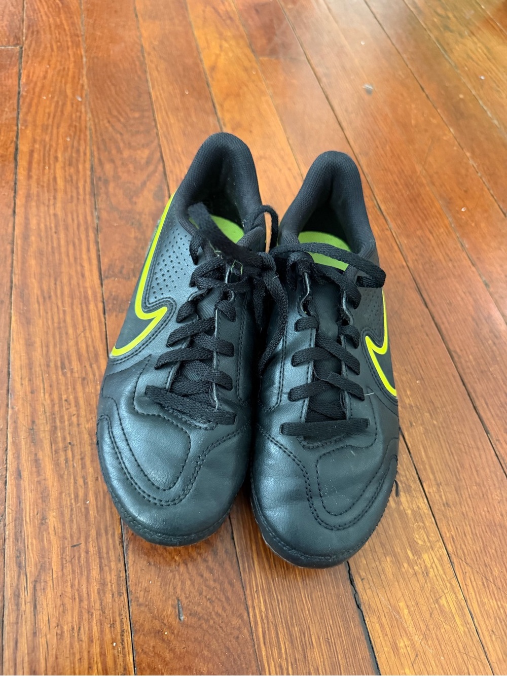 Kids Nike tiempo soccer cleats 2.5Y